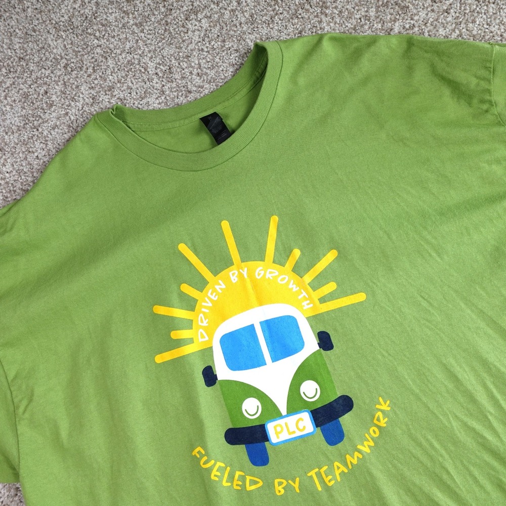 Gildan PLC Institute 2025 Driven By Growth Teamwork Graphic T-Shirt Green 3XL